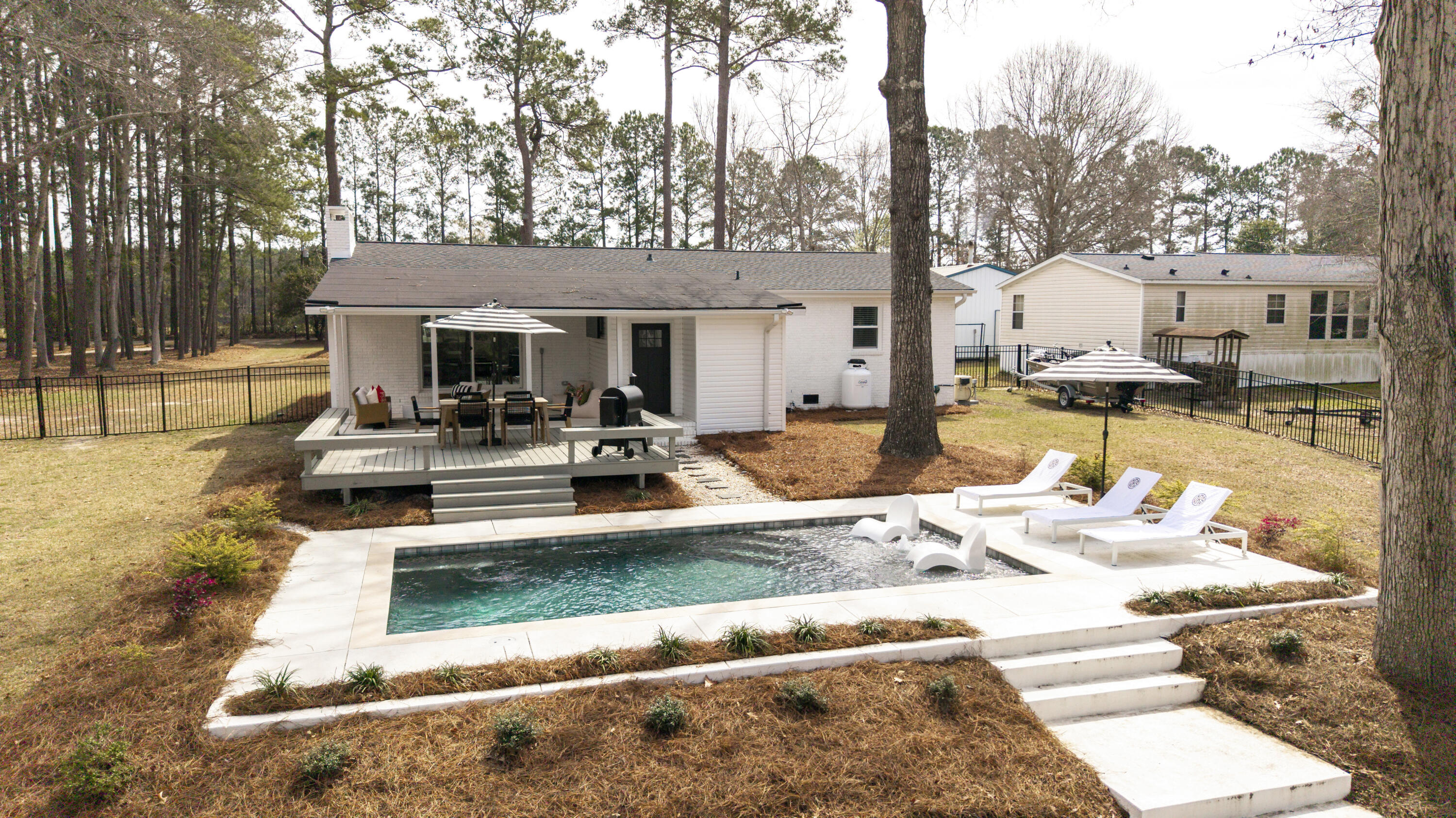 1762 James Loop Road Manning, SC 29102 - Photo 3 of 65 49