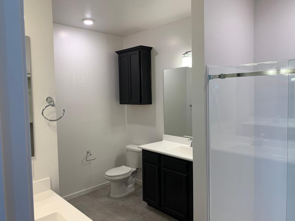 3900 East Baseline Road, Unit 118 Phoenix, AZ 85042 - Photo 13 of 32 a bathroom with a toilet a sink and mirror