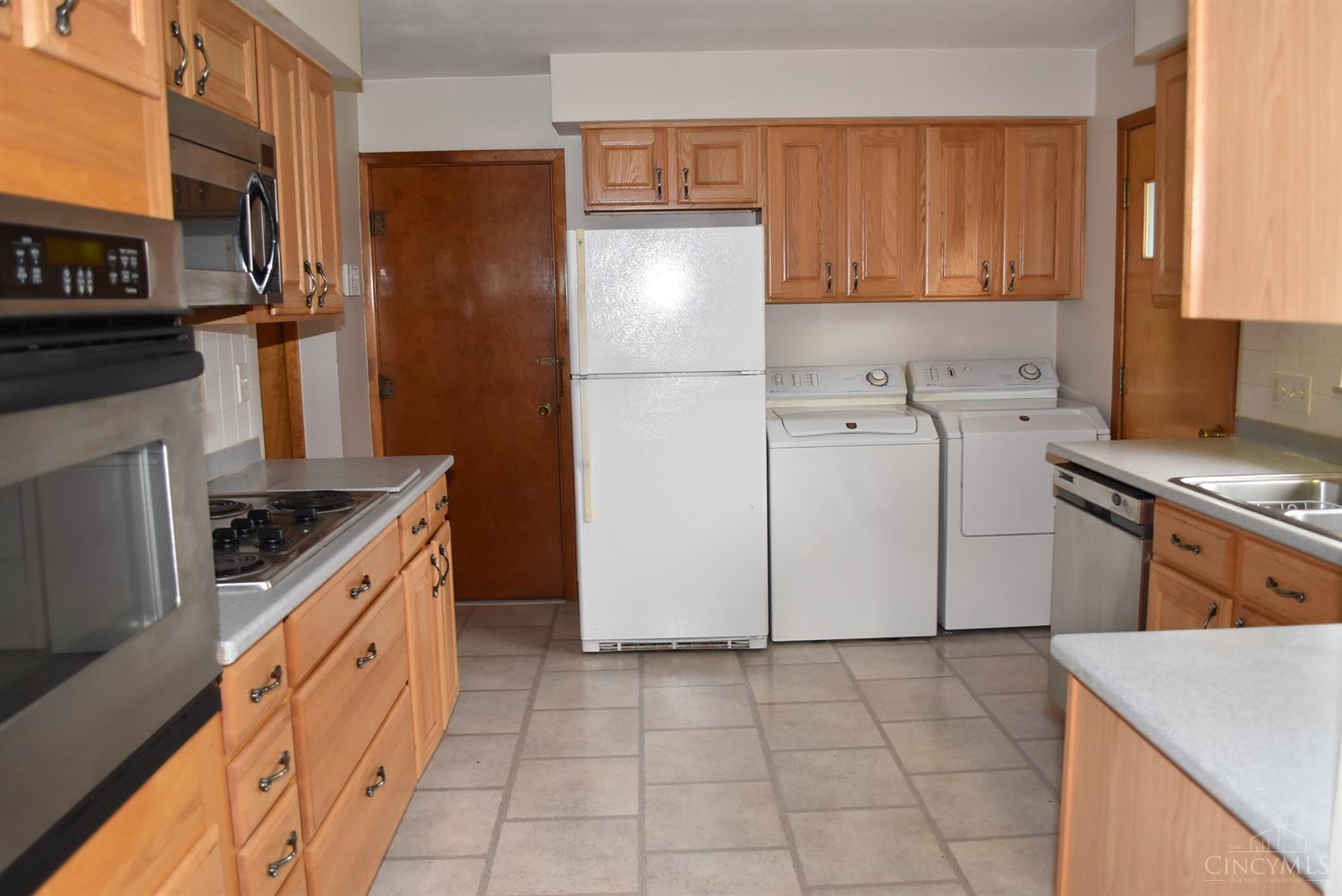 933 8 Mile Road Cincinnati, OH 45255 - Photo 9 of 31