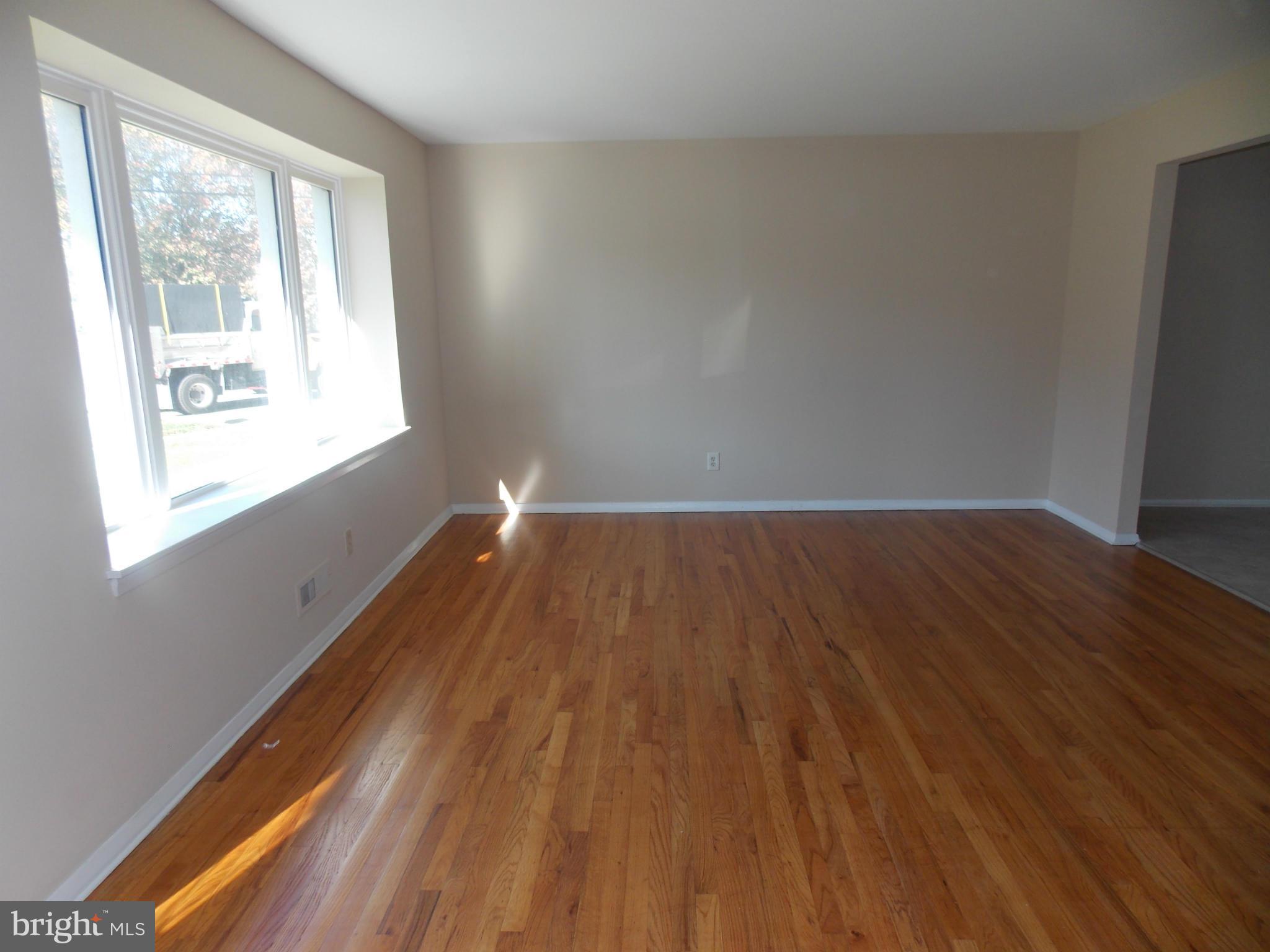 3300 Wild Cherry Road Baltimore, MD 21244 - Photo 2 of 16 Living Room