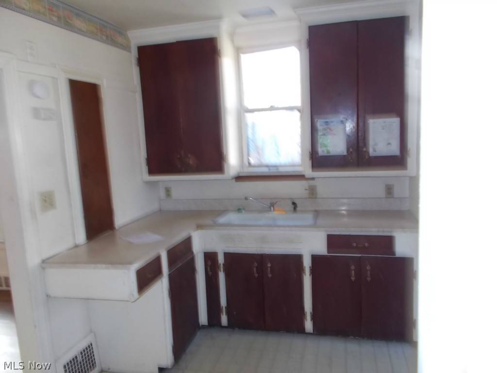 1200 Pomona Road Cleveland, OH 44121 - Photo 5 of 14
