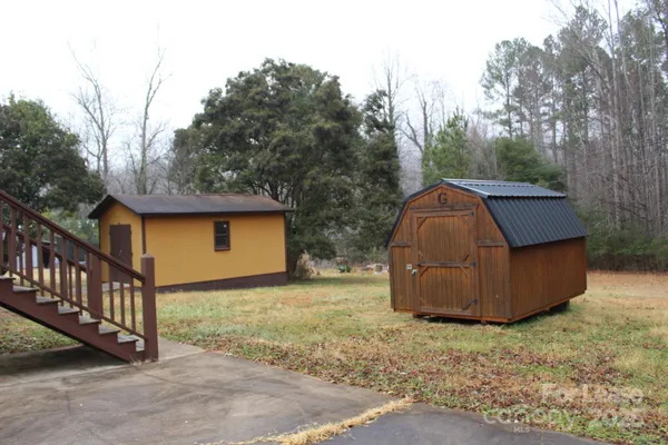 $1,475 | 105 Park Street, Columbus, NC 28722