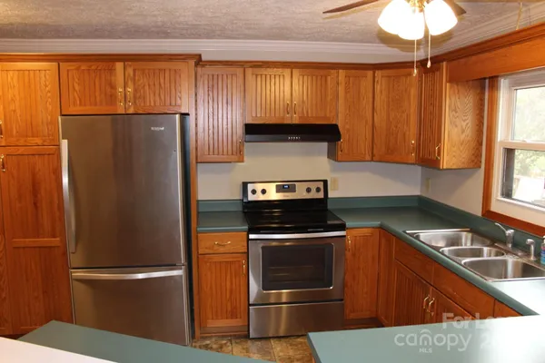 $1,475 | 105 Park Street, Columbus, NC 28722