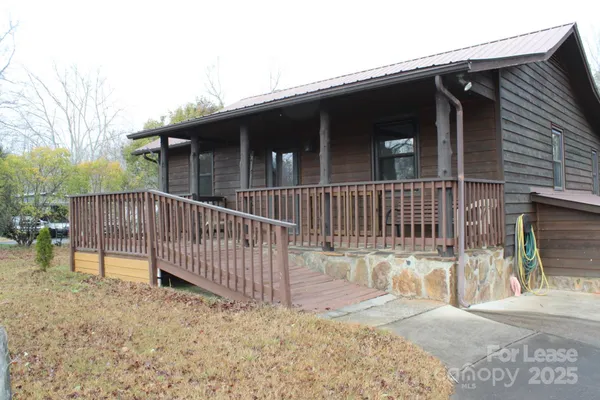 $1,475 | 105 Park Street, Columbus, NC 28722