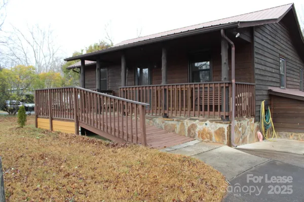 $1,475 | 105 Park Street, Columbus, NC 28722