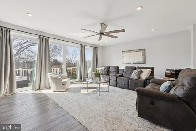 $914,900 | 8102 Zoe Place, Alexandria, VA 22306