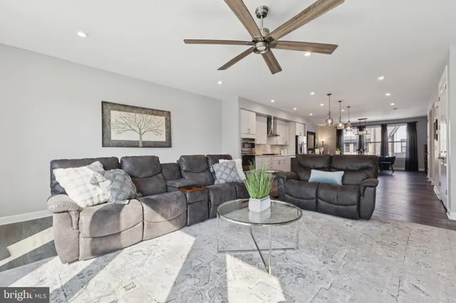 $914,900 | 8102 Zoe Place, Alexandria, VA 22306