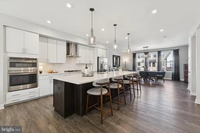 $914,900 | 8102 Zoe Place, Alexandria, VA 22306