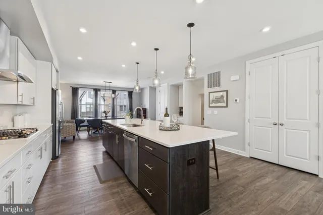 $914,900 | 8102 Zoe Place, Alexandria, VA 22306