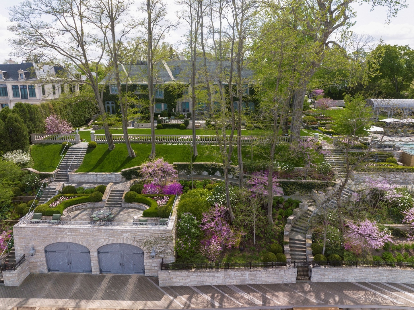 419 Sheridan Road Winnetka, IL 60093 - Photo 36 of 53 a view of a garden