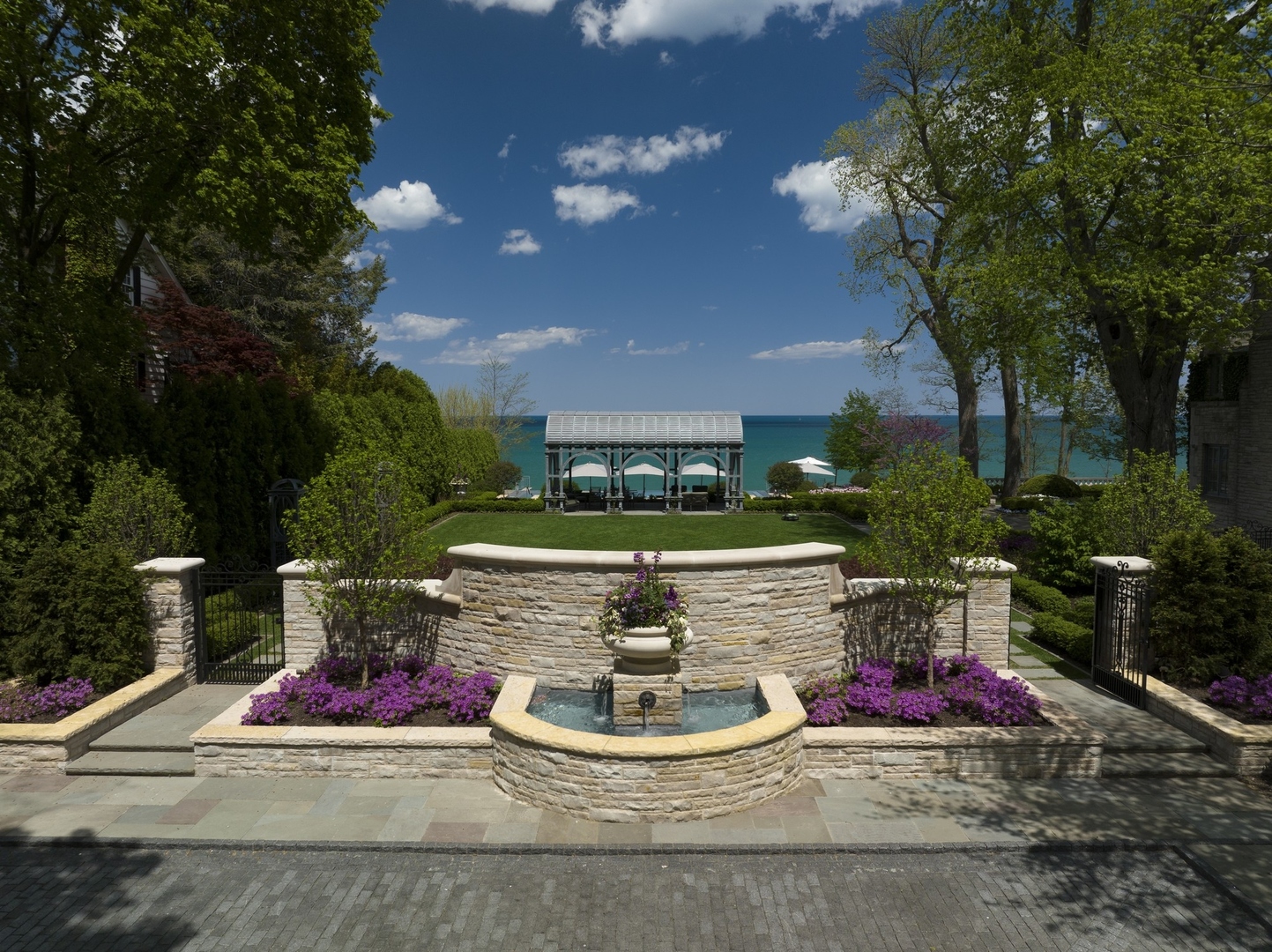 419 Sheridan Road Winnetka, IL 60093 - Photo 4 of 53 a view of a fountain in the middle of a park