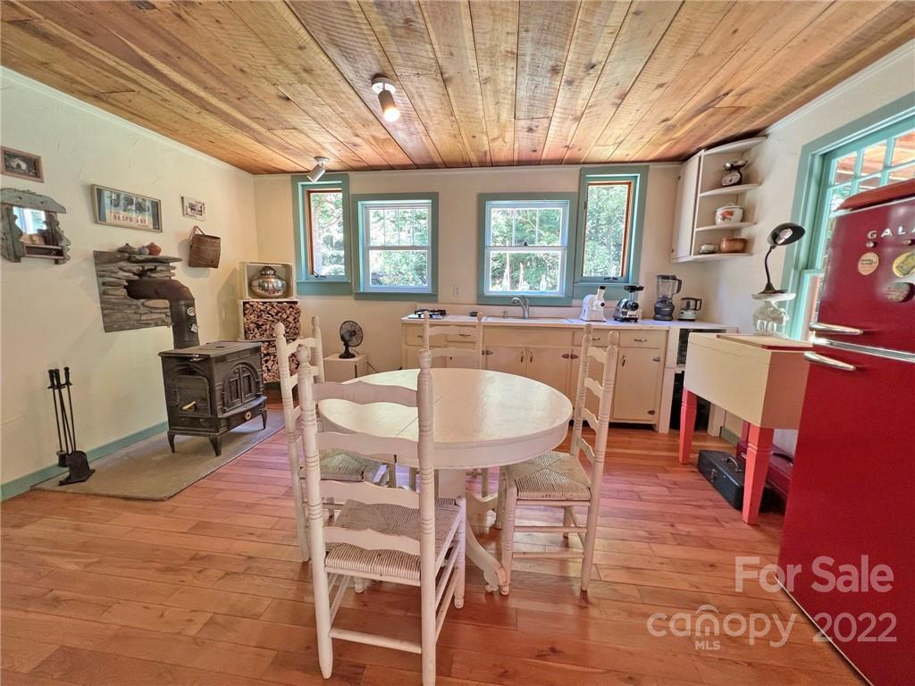 586 Rabbit Den Road Hot Springs, NC 28743 - Photo 6 of 46 Gallery Image 6