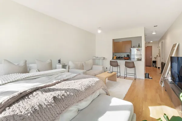 $225,000 | 400 North LaSalle Drive, Unit 1403, Chicago, IL 60654