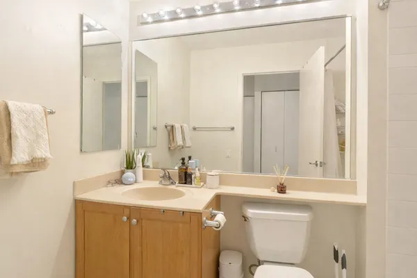 $225,000 | 400 North LaSalle Drive, Unit 1403, Chicago, IL 60654