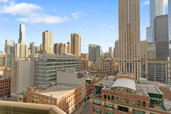 $225,000 | 400 North LaSalle Drive, Unit 1403, Chicago, IL 60654