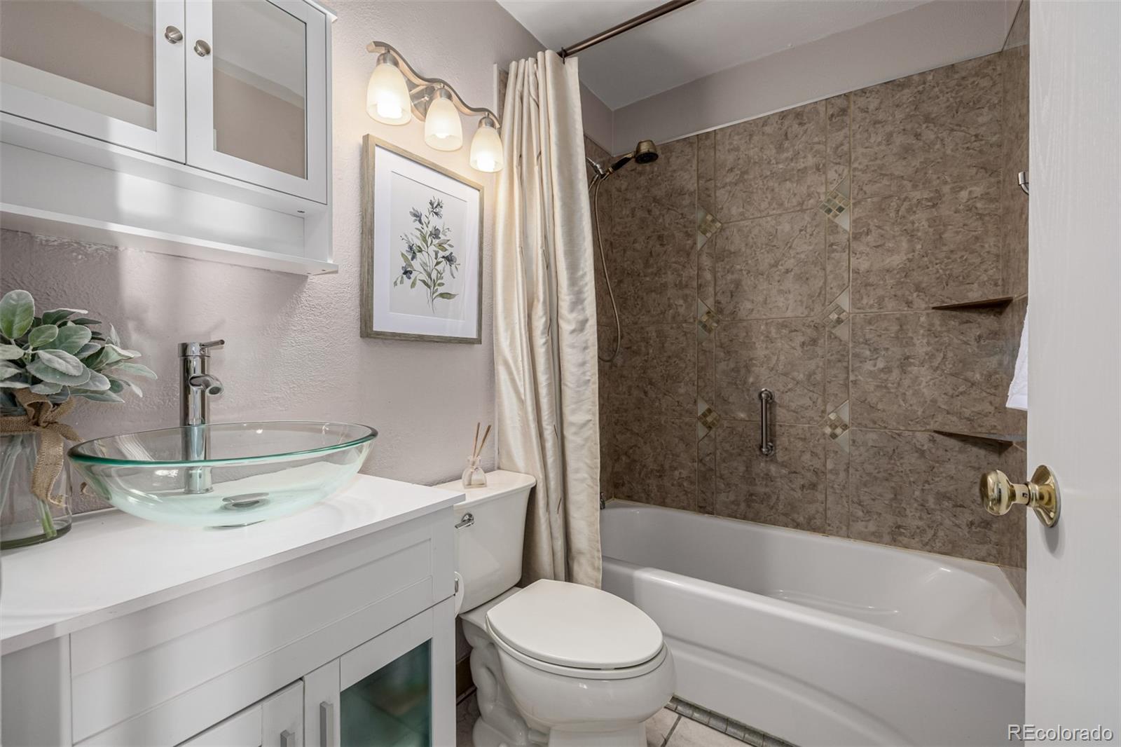 7624 Gray Way Arvada, CO 80003 - Photo 26 of 39 a bathroom with a sink a toilet and a bathtub