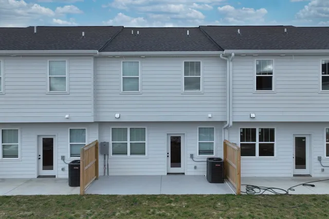 $1,950 | 125 High Pk Circle, Lebanon, TN 37087