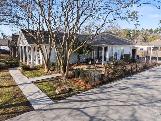 669 Labarre Street Mandeville, LA 70448 - Photo 3 of 29