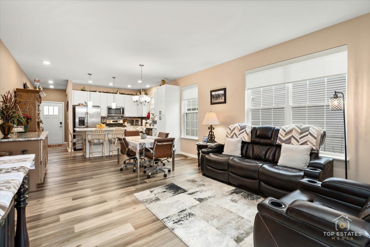 2010 Azure Lane Algonquin, IL 60102 - Photo 20 of 41 a living room with furniture and a table