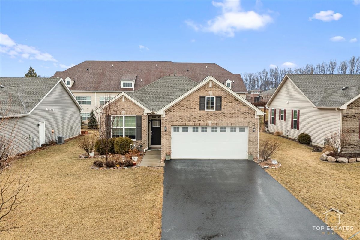2010 Azure Lane Algonquin, IL 60102 - Photo 2 of 41