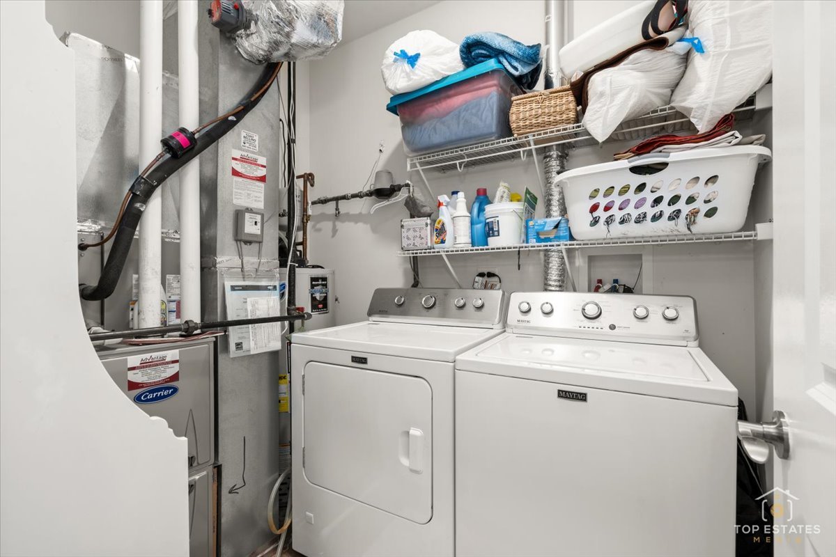 2010 Azure Lane Algonquin, IL 60102 - Photo 28 of 41 a utility room with dryer and washer