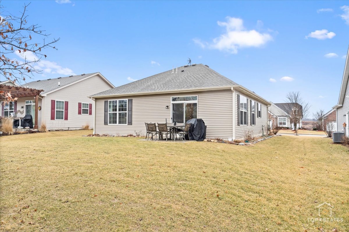 2010 Azure Lane Algonquin, IL 60102 - Photo 31 of 41 a view of a house with a outdoor space