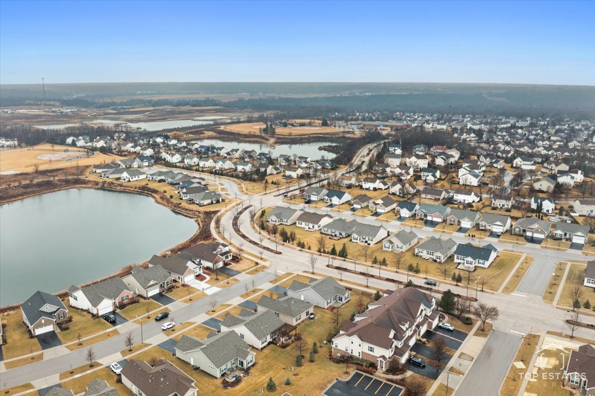 2010 Azure Lane Algonquin, IL 60102 - Photo 36 of 41 a view of a city with an ocean