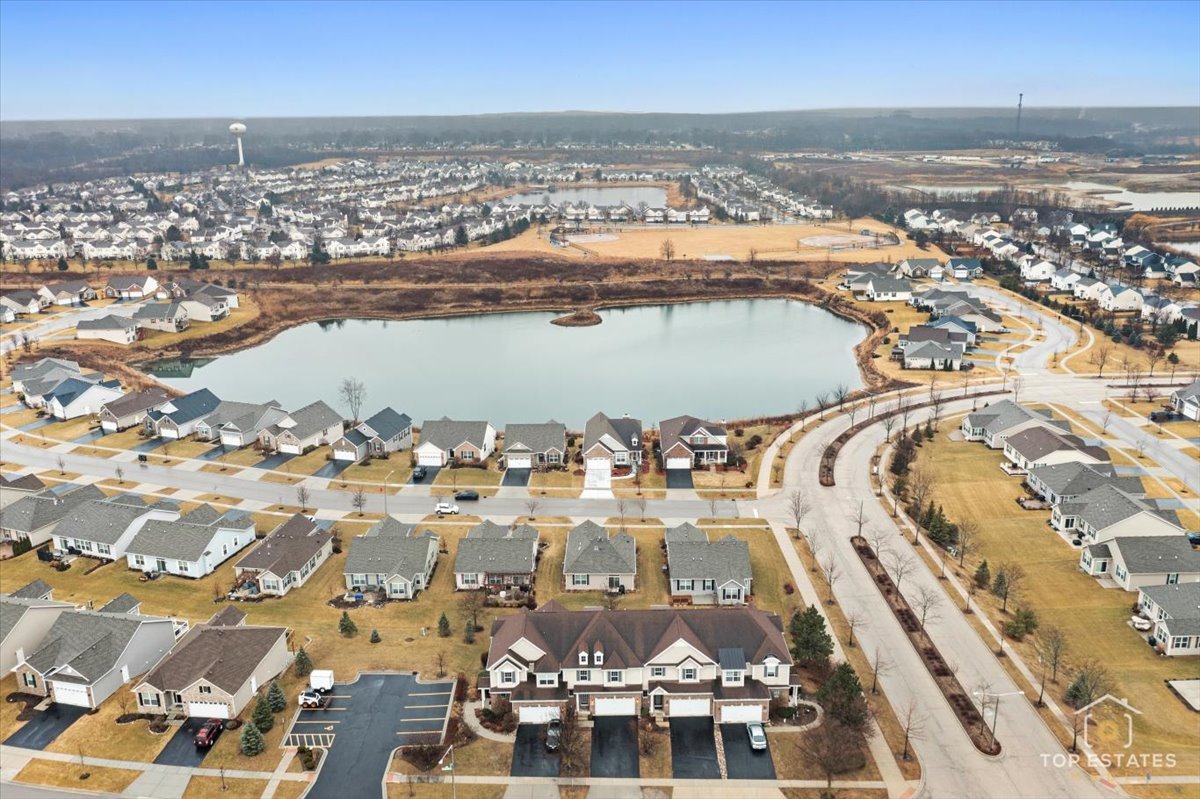 2010 Azure Lane Algonquin, IL 60102 - Photo 38 of 41 an aerial view of a city