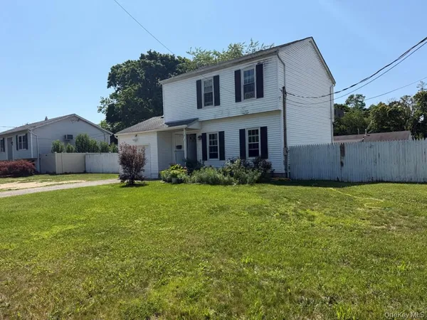 $625,000 | 2 East Elm Street, Central Islip, NY 11722