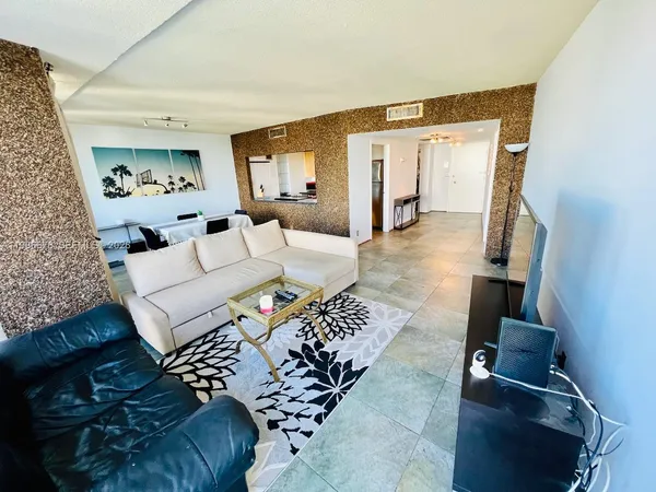 $2,850 | 900 Bay Drive, Unit 411, Miami Beach, FL 33141