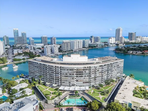 $2,850 | 900 Bay Drive, Unit 411, Miami Beach, FL 33141