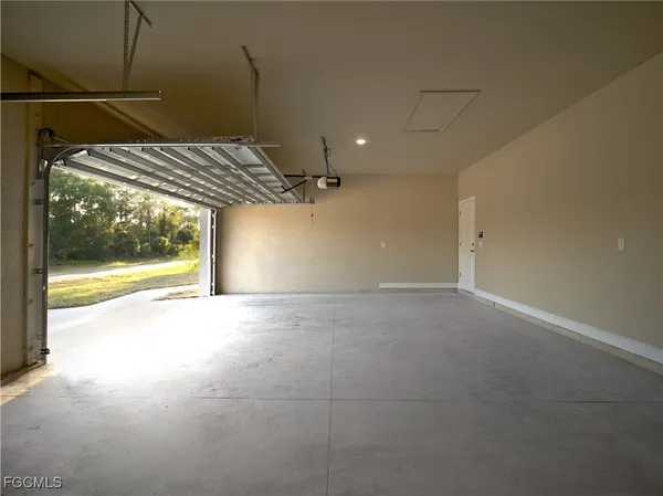 $3,400 | 7003 Cape Court, LaBelle, FL 33935