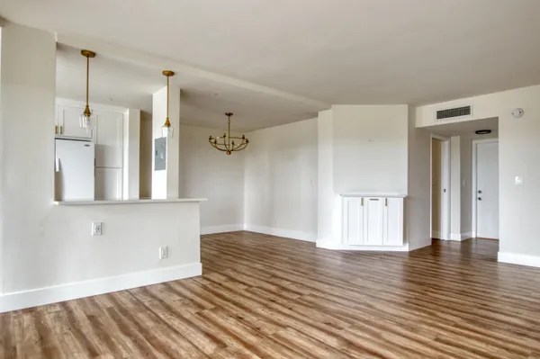 $1,950 | 3590 Via Poinciana, Unit 614, Lake Worth, FL 33467
