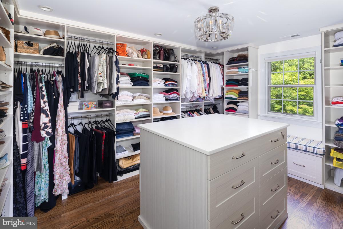 15 Rabbit Run Road Malvern, PA 19355 - Photo 32 of 55 Luxury Primary Closet