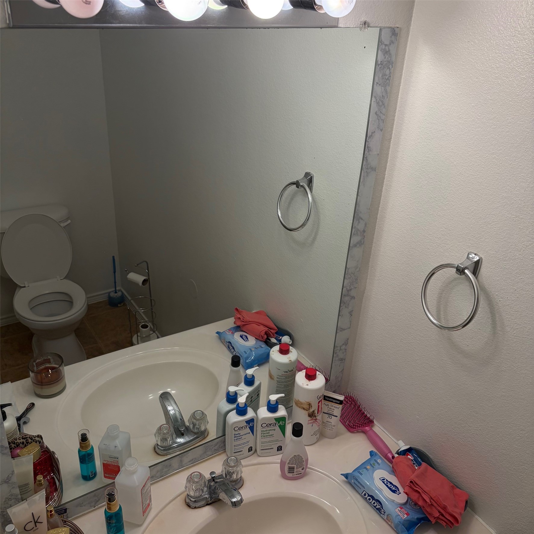 735 Pine Lodge Drive Houston, TX 77090 - Photo 4 of 19 Half bathroom downstairs