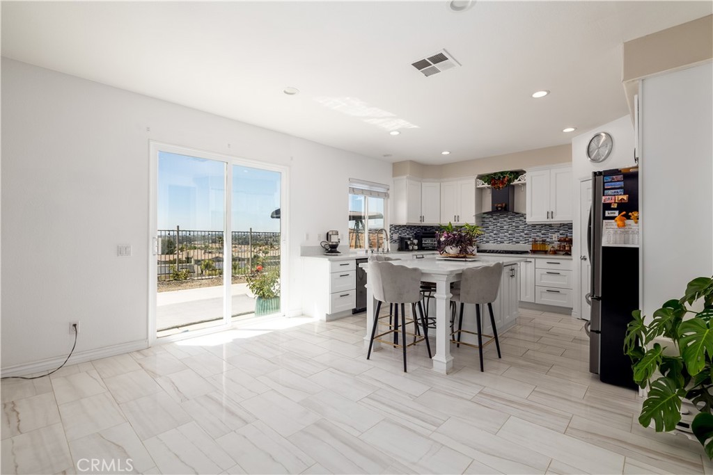 44839 Mumm Street Temecula, CA 92592 - Photo 11 of 42 Kitchen