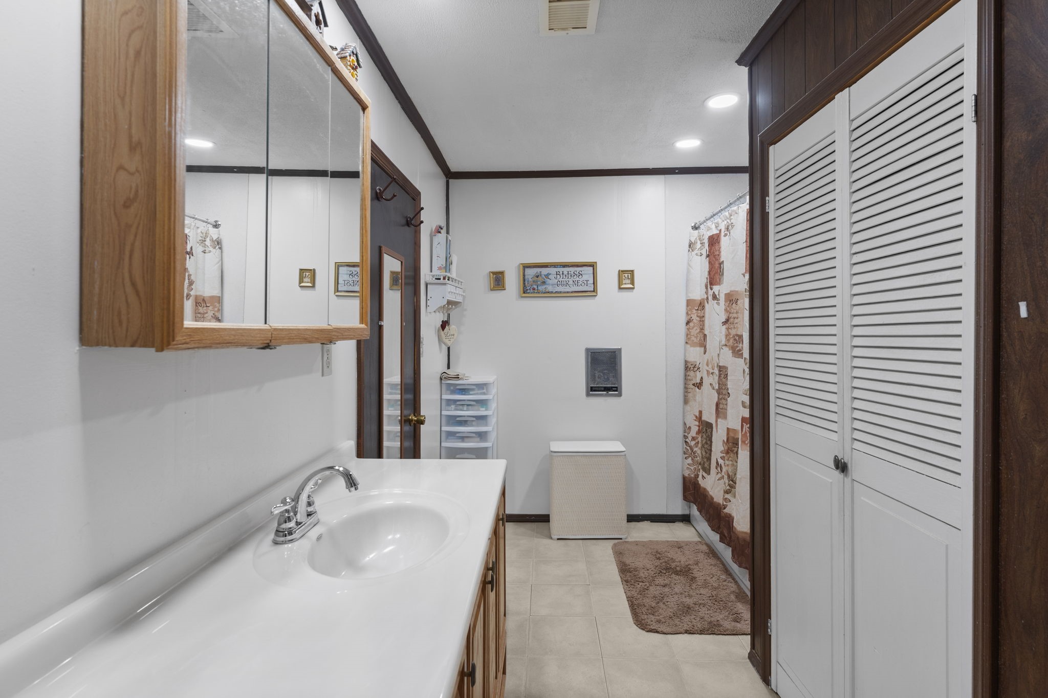 11281 Clint Parker Road Conroe, TX 77303 - Photo 16 of 32 a bathroom with a tub sink and mirror