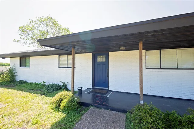 a front view of house with yard