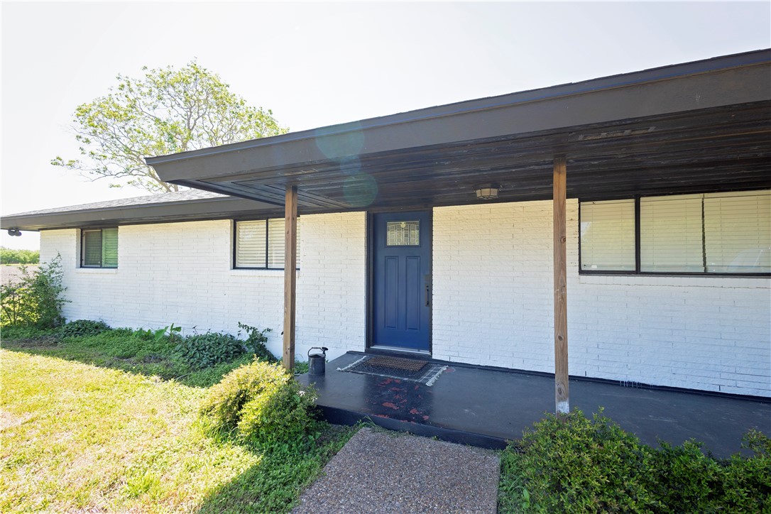 a front view of house with yard