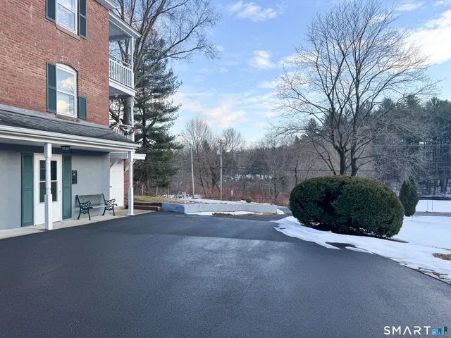 $1,100 | 251 Main Street, Middlefield, CT 06481