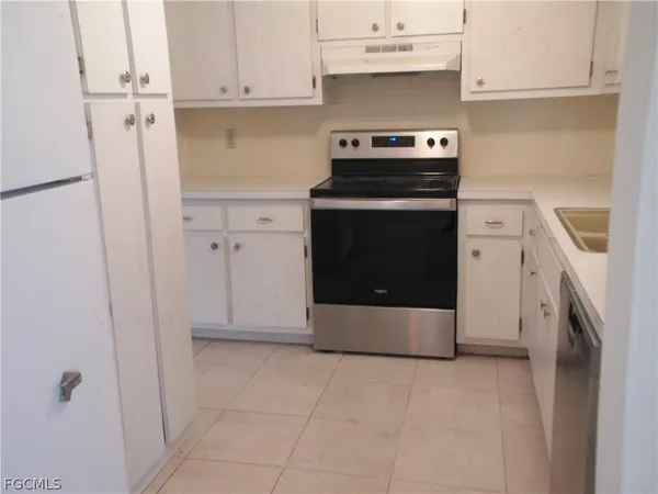 $1,700 | 242 South Lake Drive, Lehigh Acres, FL 33936