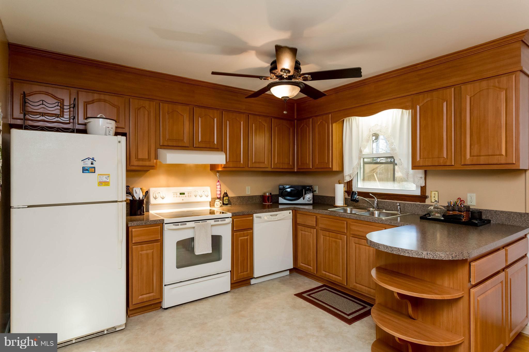 447 Ridgemore Street Fredericksburg, VA 22405 - Photo 3 of 29 Kitchen