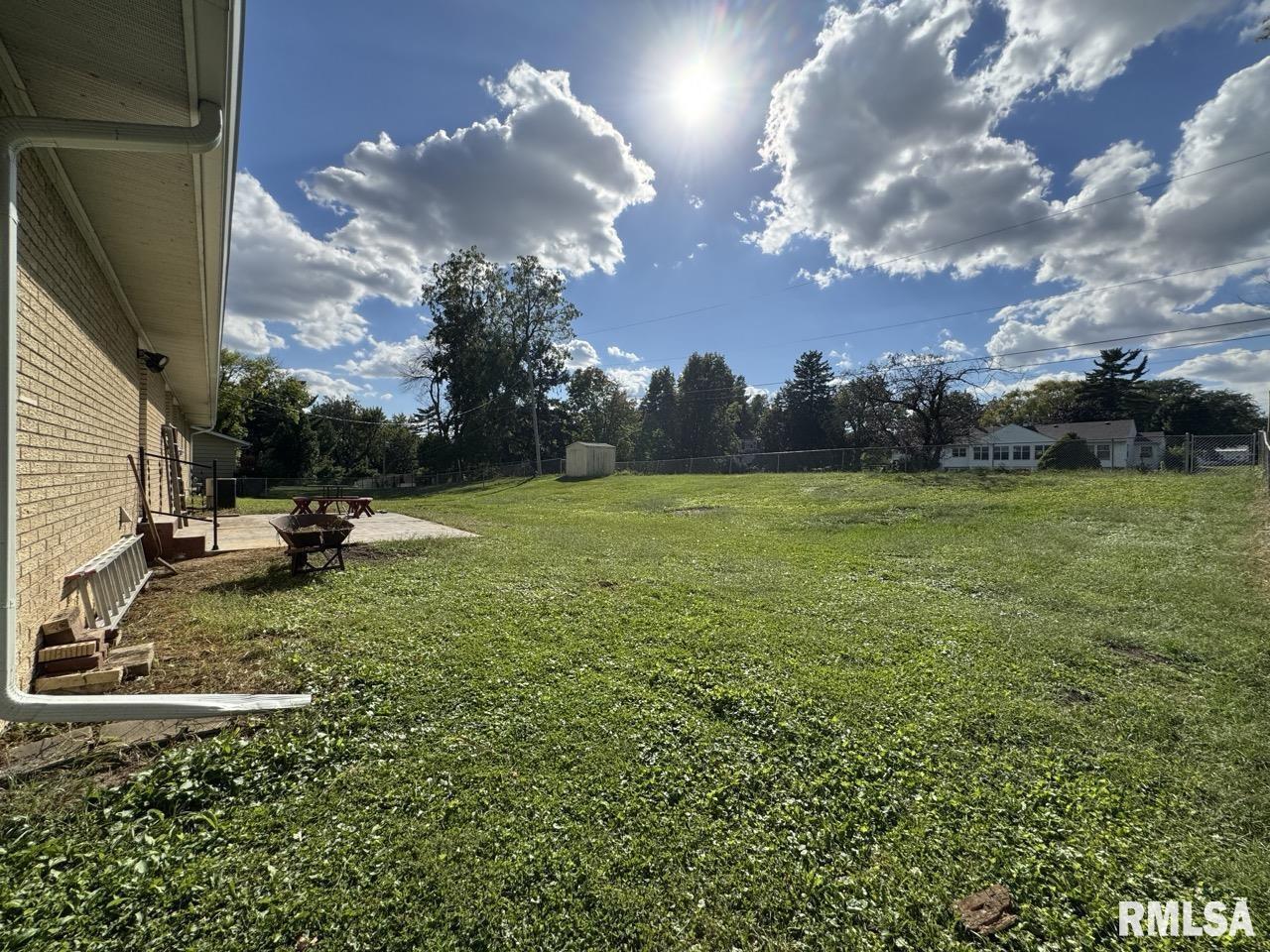 3816 Ridgewood Drive Davenport, IA 52807 - Photo 3 of 22