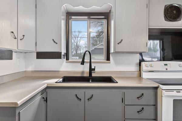 705 East Bird Street Jackson, MI 49203 - Photo 27 of 48 bird new kitchen 7