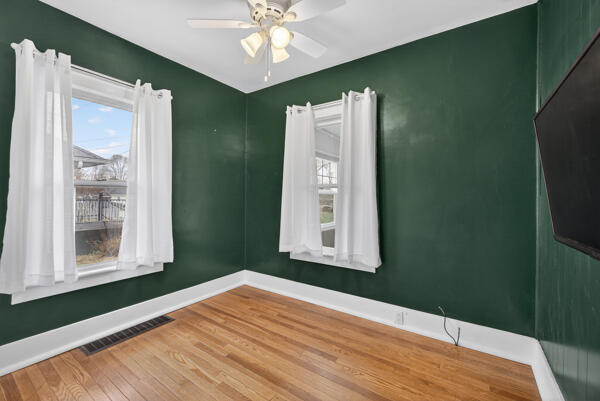 705 East Bird Street Jackson, MI 49203 - Photo 30 of 48 bird new bed 1