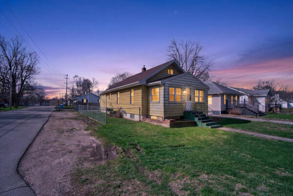 705 East Bird Street Jackson, MI 49203 - Photo 3 of 48 Bird new side