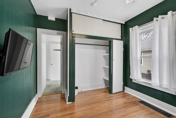 705 East Bird Street Jackson, MI 49203 - Photo 31 of 48 bird new bed 1 2