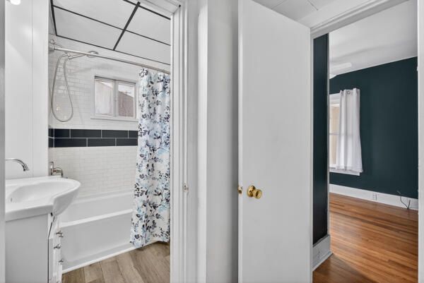 705 East Bird Street Jackson, MI 49203 - Photo 32 of 48 bird new bath 4