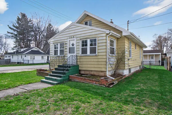 $129,900 | 705 East Bird Street, Jackson, MI 49203