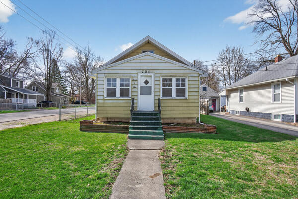 705 East Bird Street Jackson, MI 49203 - Photo 5 of 48 Bird new front 2